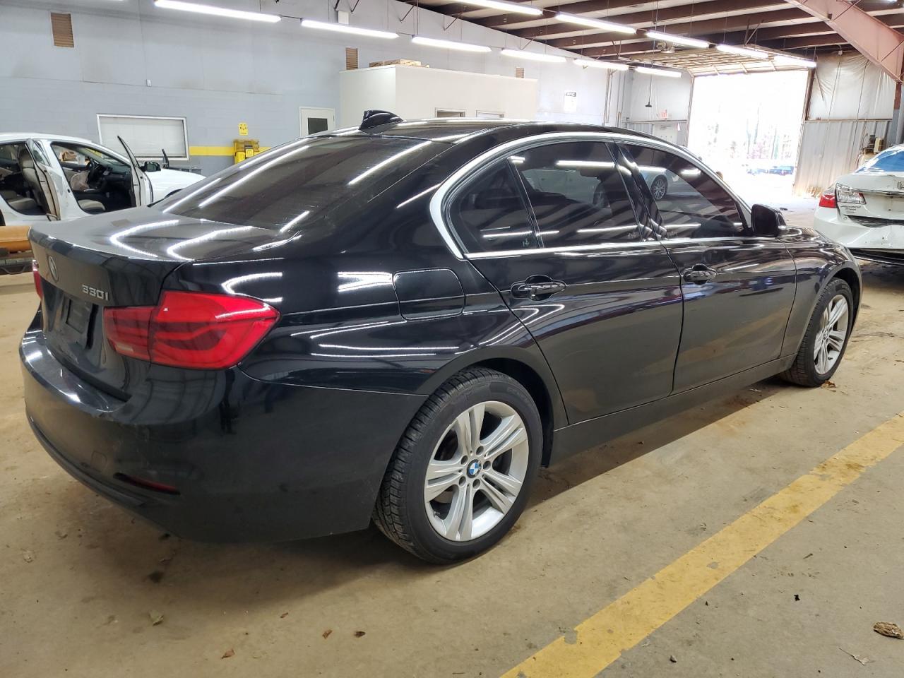 2018 BMW 330 Xi - Image 3