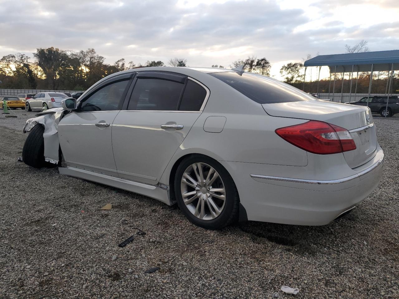 2012 Hyundai Genesis 3.8L - Фото 2