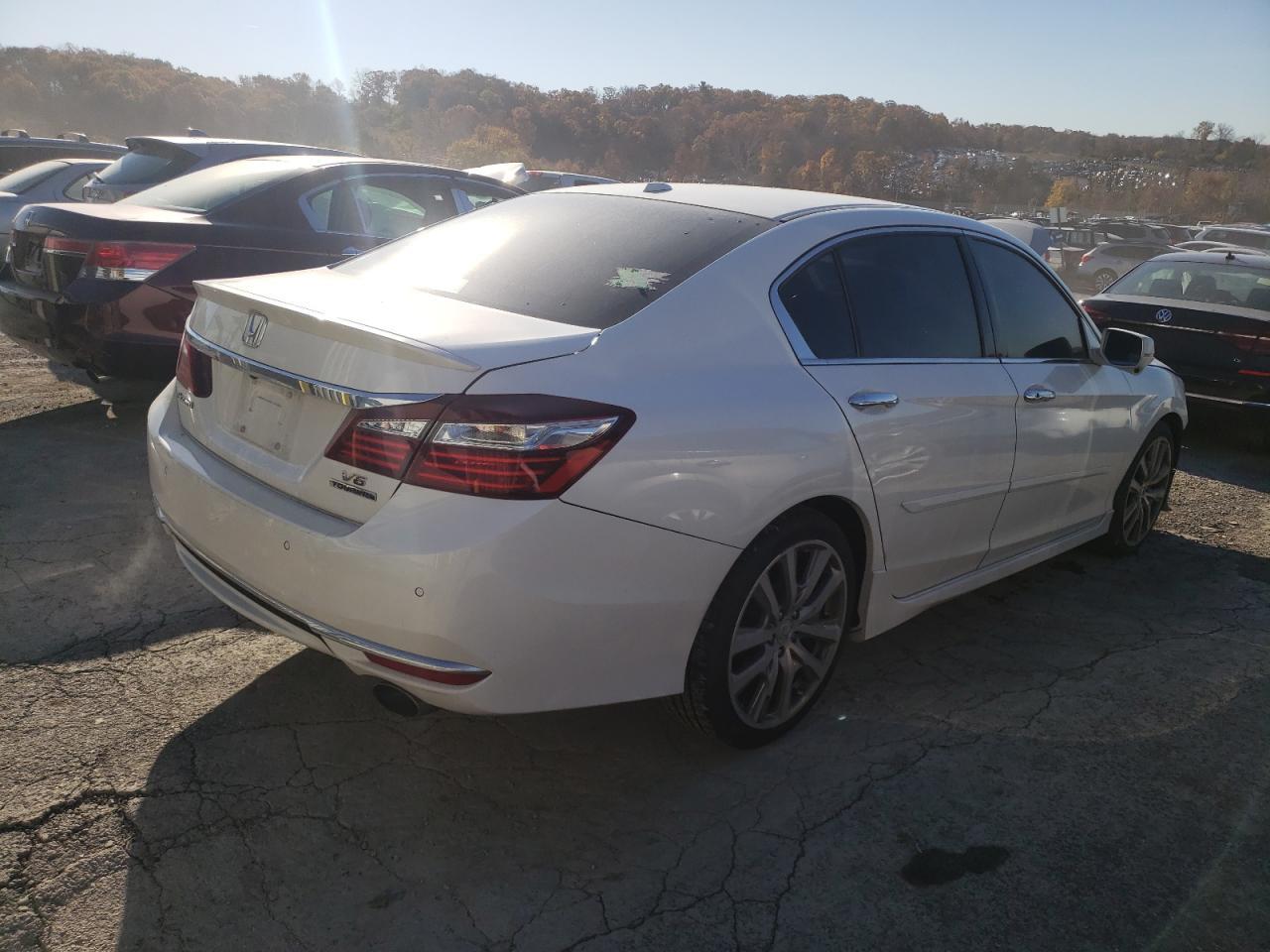 2016 Honda Accord Touring - Image 3