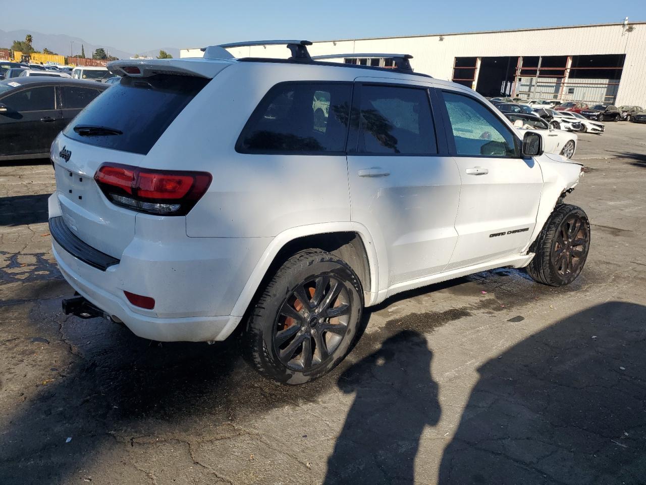 2018 Jeep Grand Cherokee Laredo - Image 3