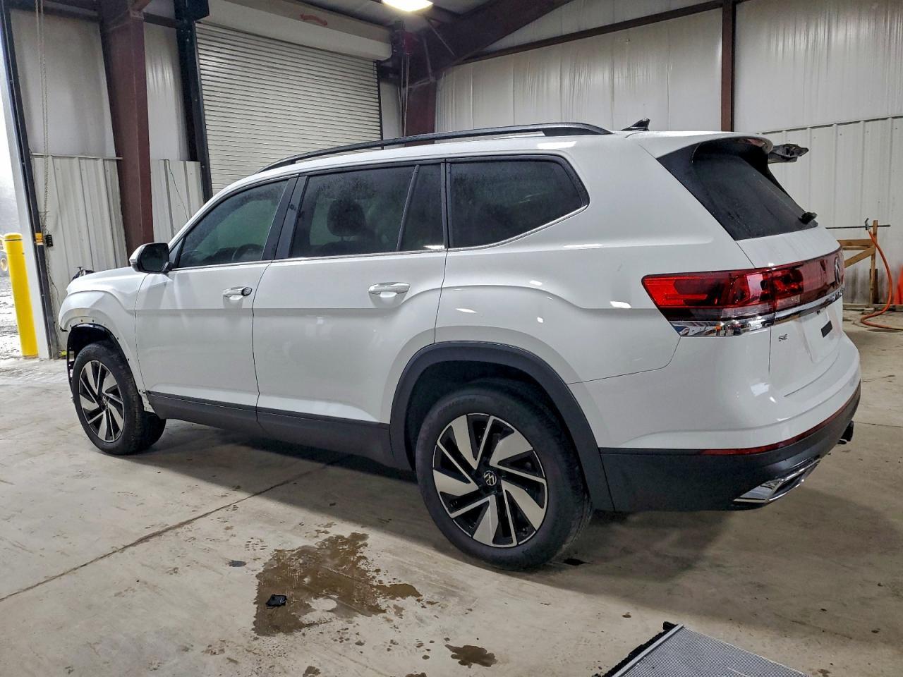 2025 Volkswagen Atlas Se - Image 2
