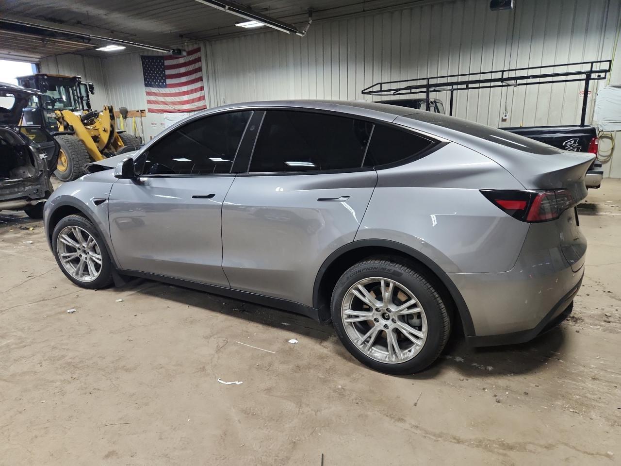 2024 Tesla Model Y - Фото 2
