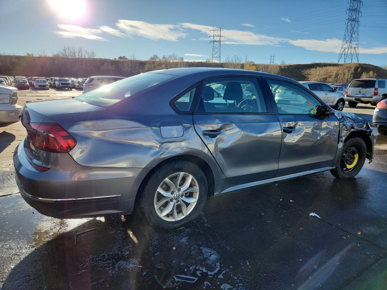 2018 Volkswagen Passat S - Фото 3