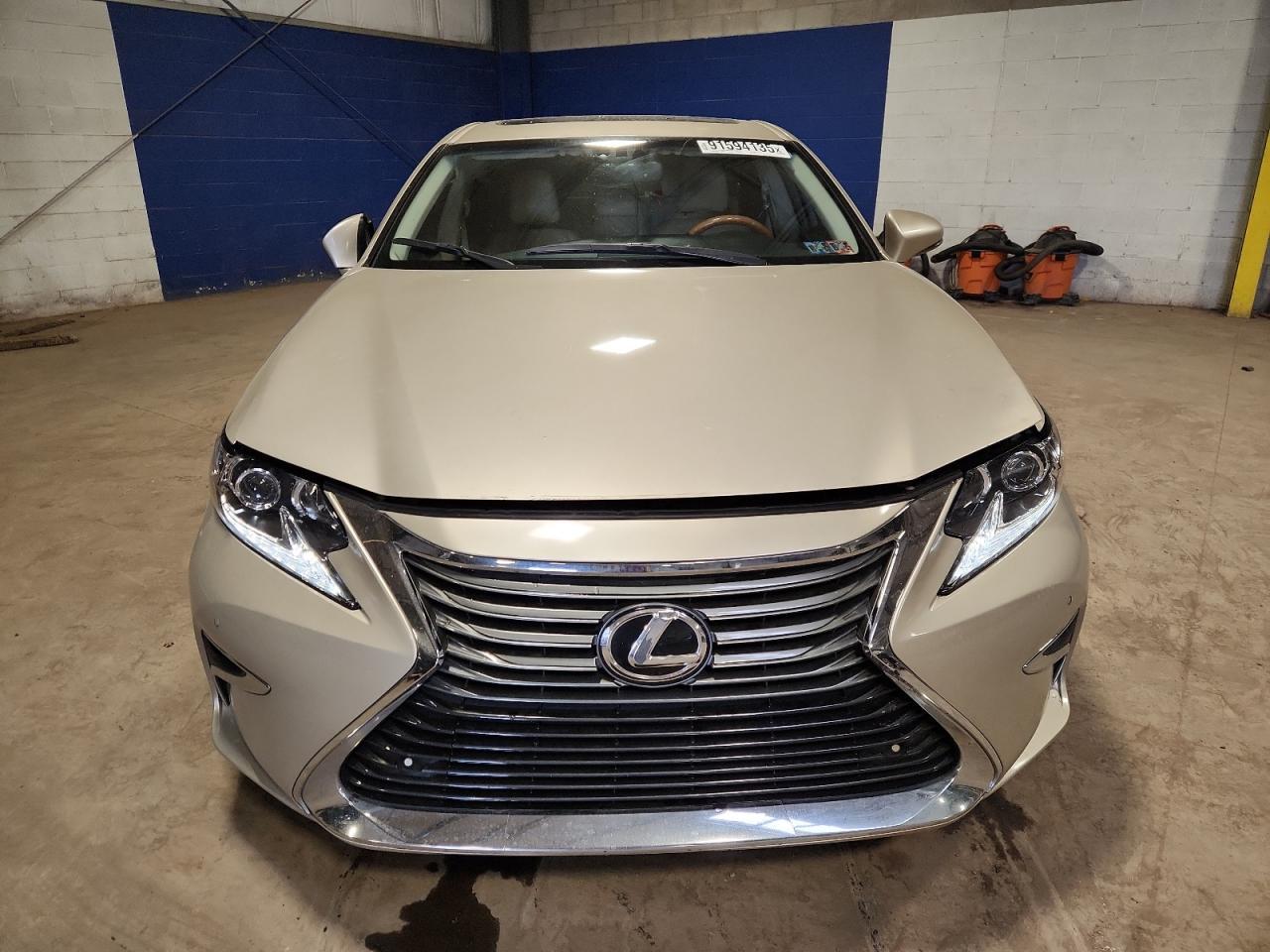2014 Lexus Es 300H - Image 5