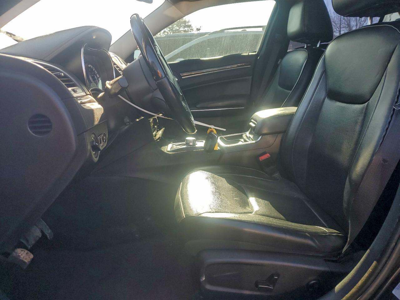 2017 Chrysler 300C - Фото 7