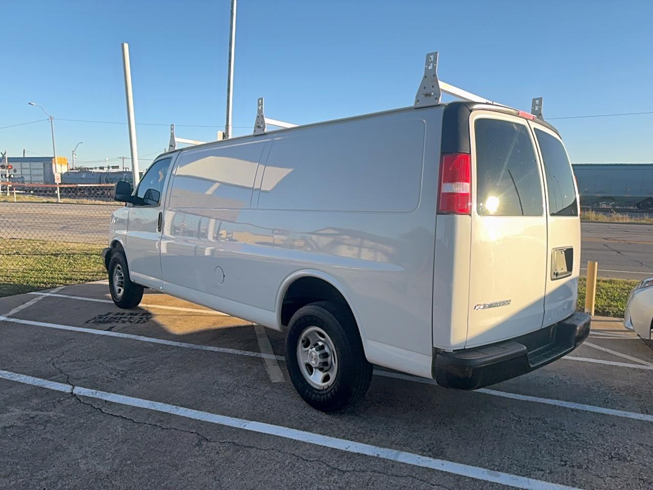 2022 Chevrolet Express G2500 - Фото 3
