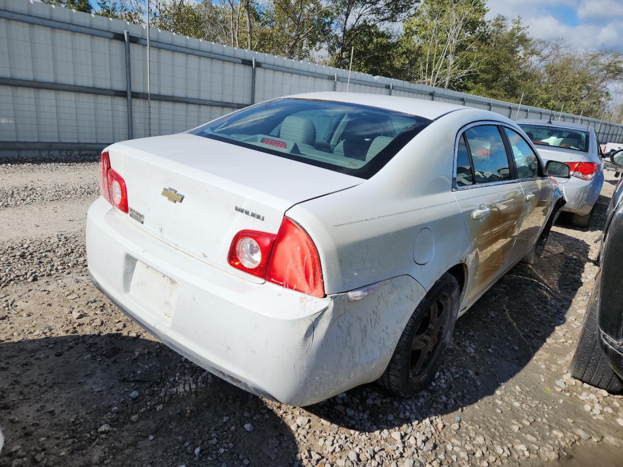2011 Chevrolet Malibu Ls - Image 3