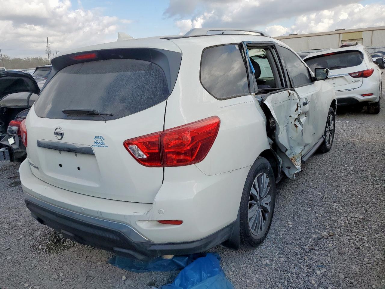 2020 Nissan Pathfinder S - Фото 3