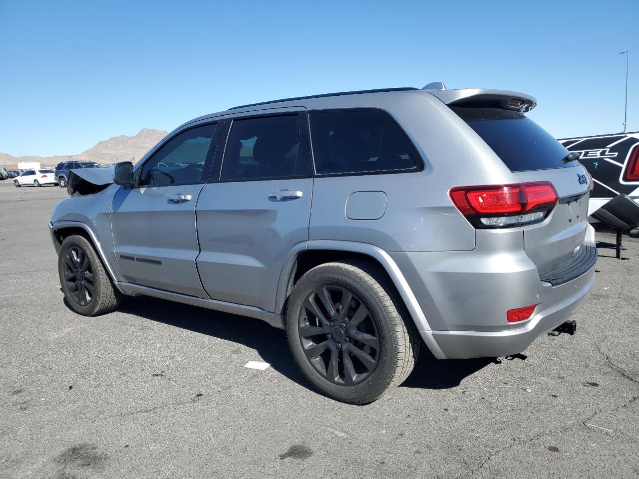 2019 Jeep Grand Cherokee Laredo - Image 2