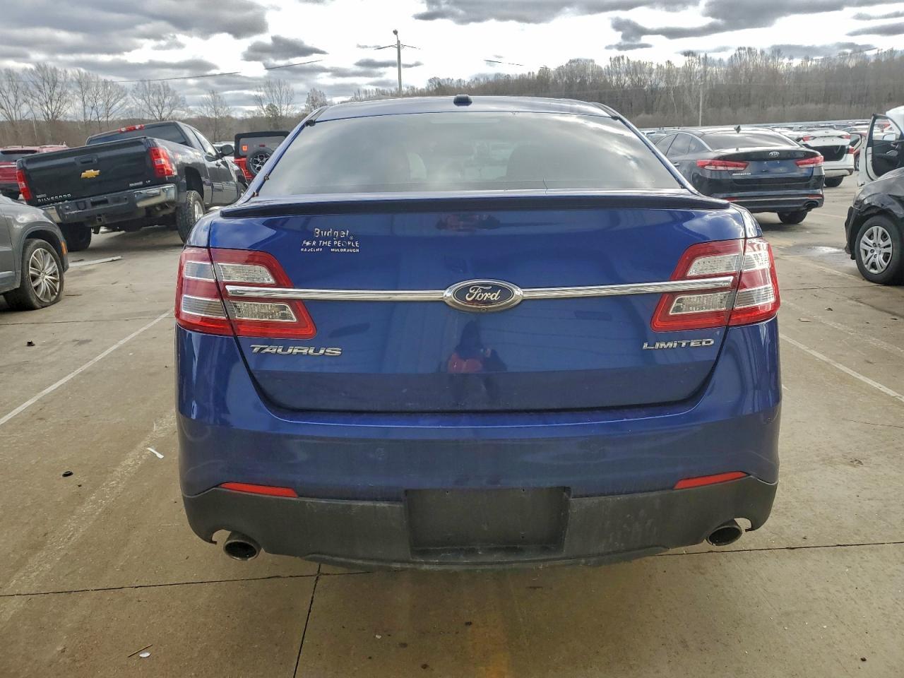 2015 Ford Taurus Limited - Image 6