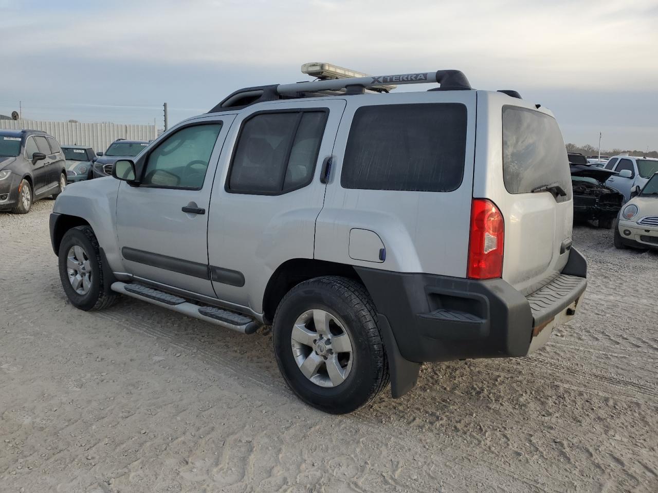 2012 Nissan Xterra Off Road - Image 2