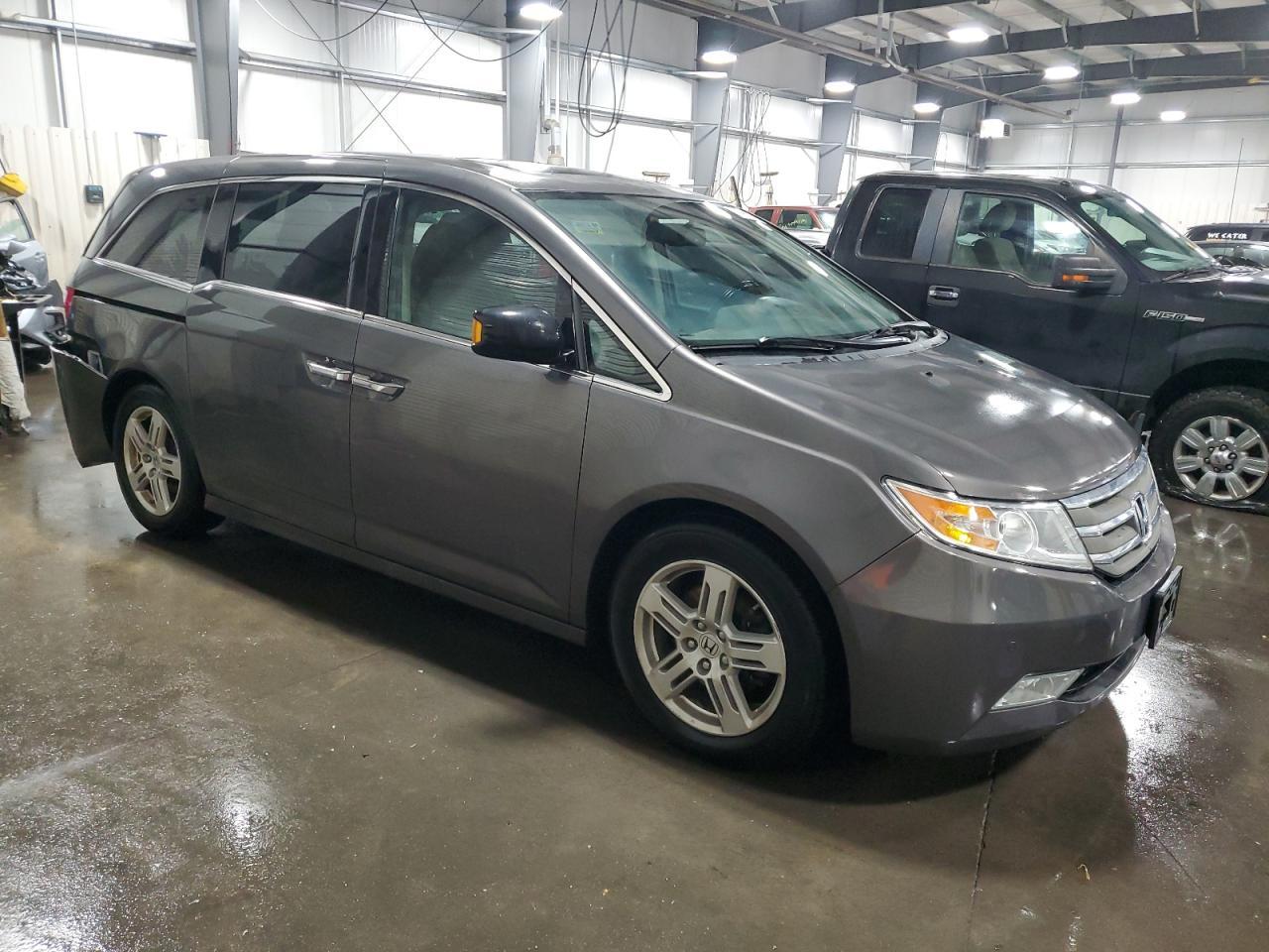 2013 Honda Odyssey Touring - Фото 4