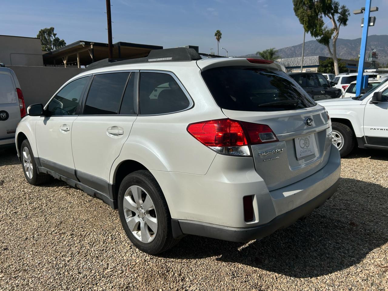 2011 Subaru Outback 2.5I Premium - Фото 3