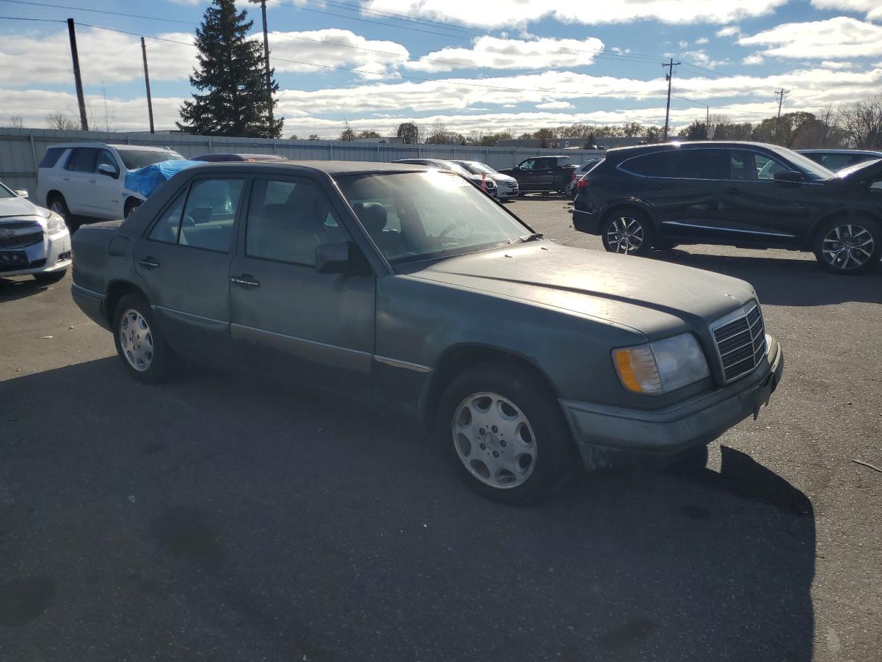1995 Mercedes-Benz E 320 Base - Фото 4