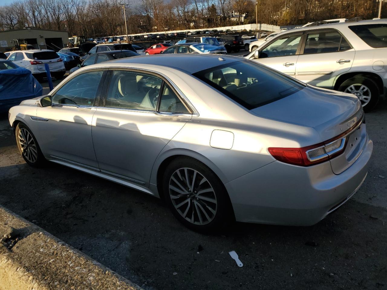 2017 Lincoln Continental Select - Фото 2