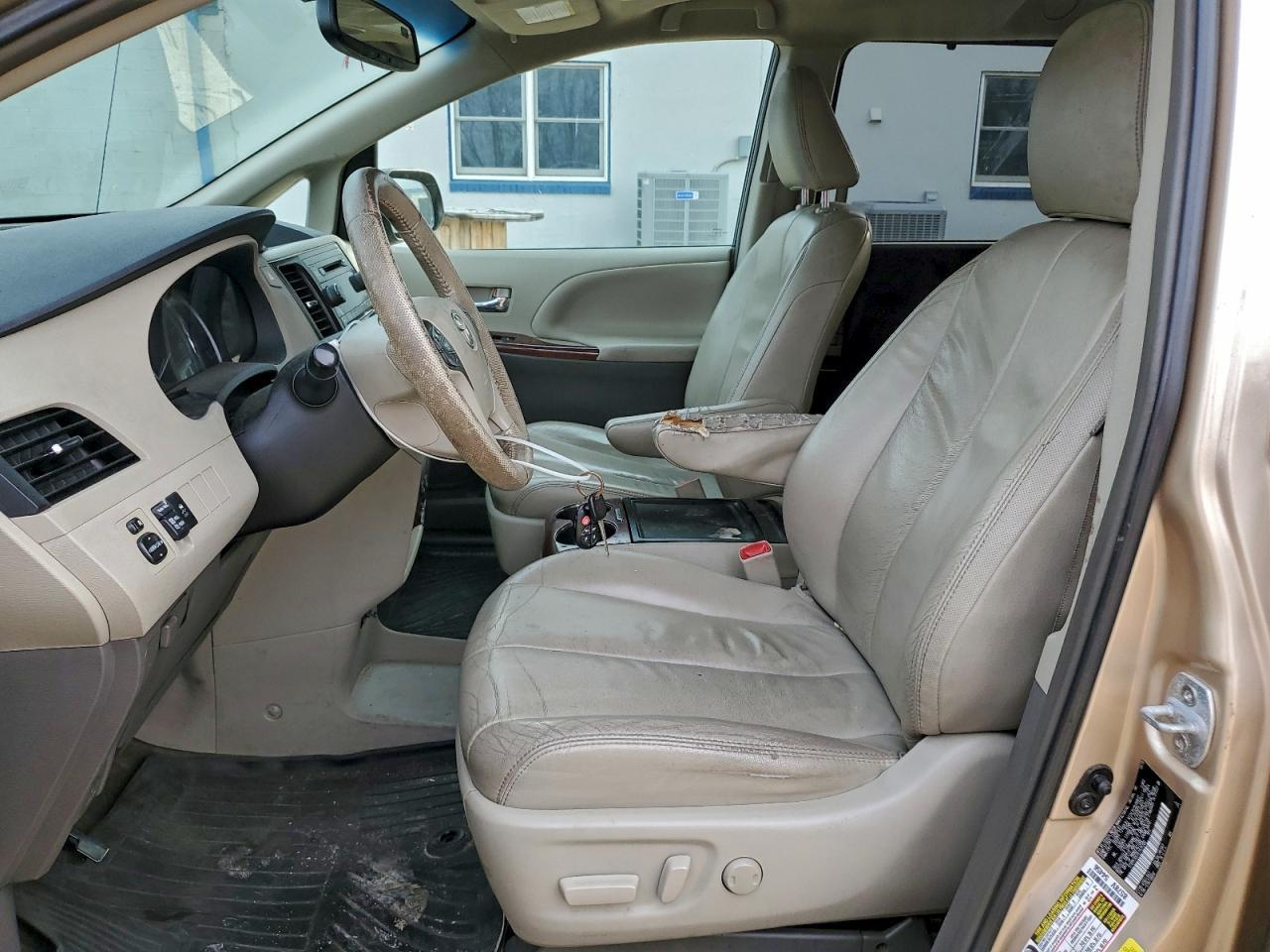 2014 Toyota Sienna Xle - Фото 7