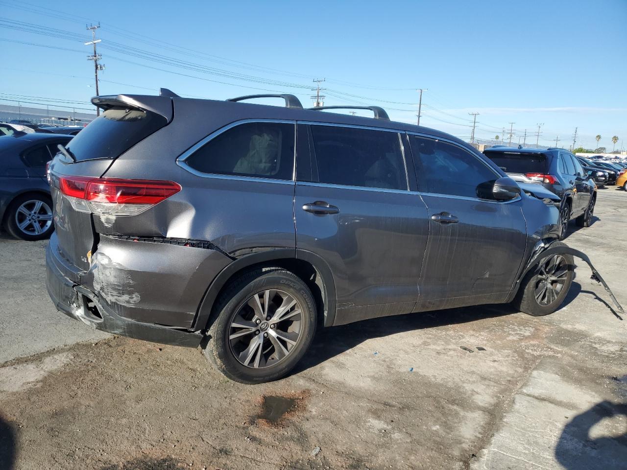 2018 Toyt Highlander - Image 3