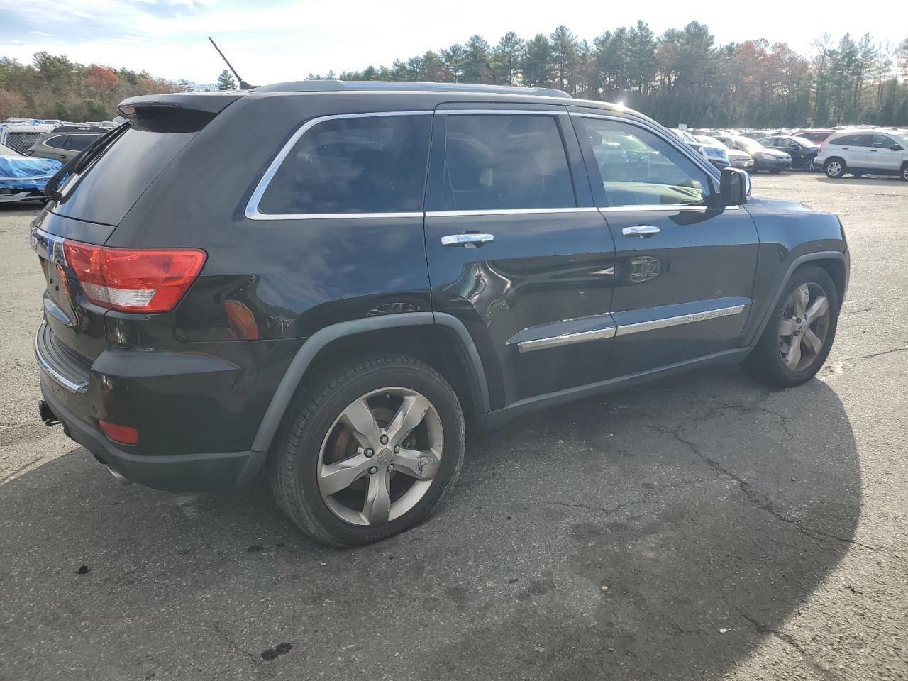 2011 Jeep Grand Cherokee Overland - Image 3