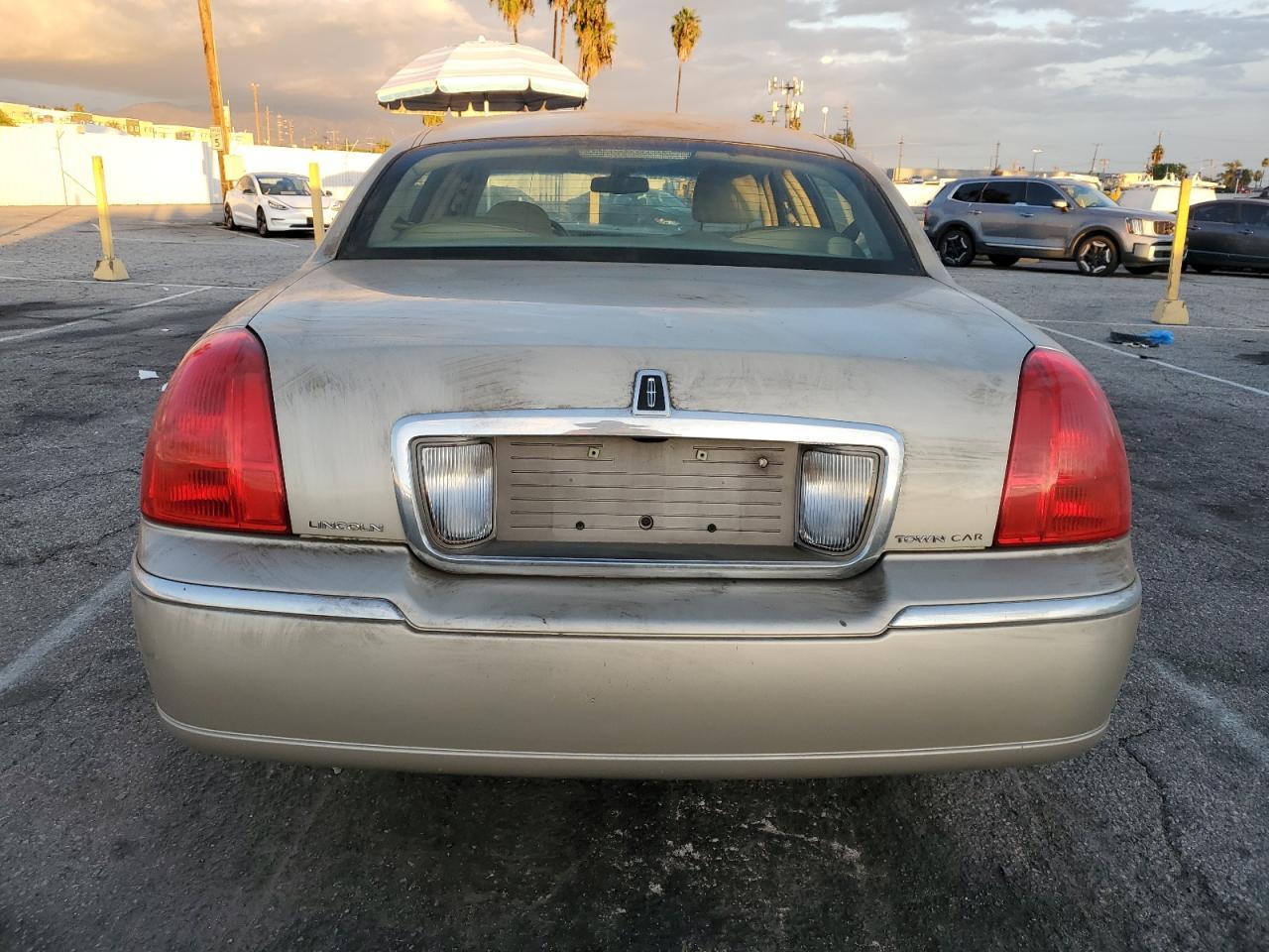 2010 Lincoln Town Car Signature Limited - Фото 6