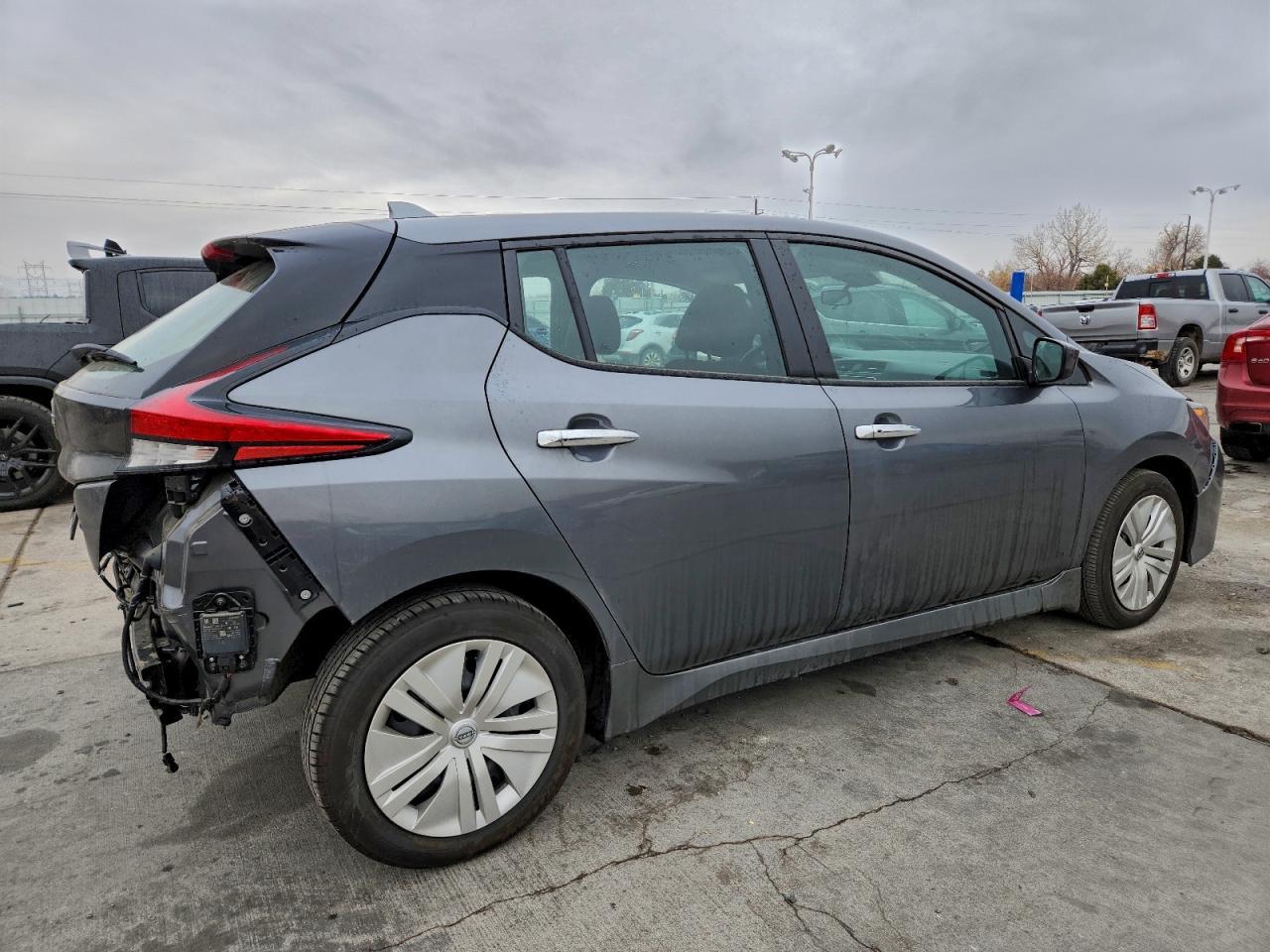 2025 Nissan Leaf S - Image 3