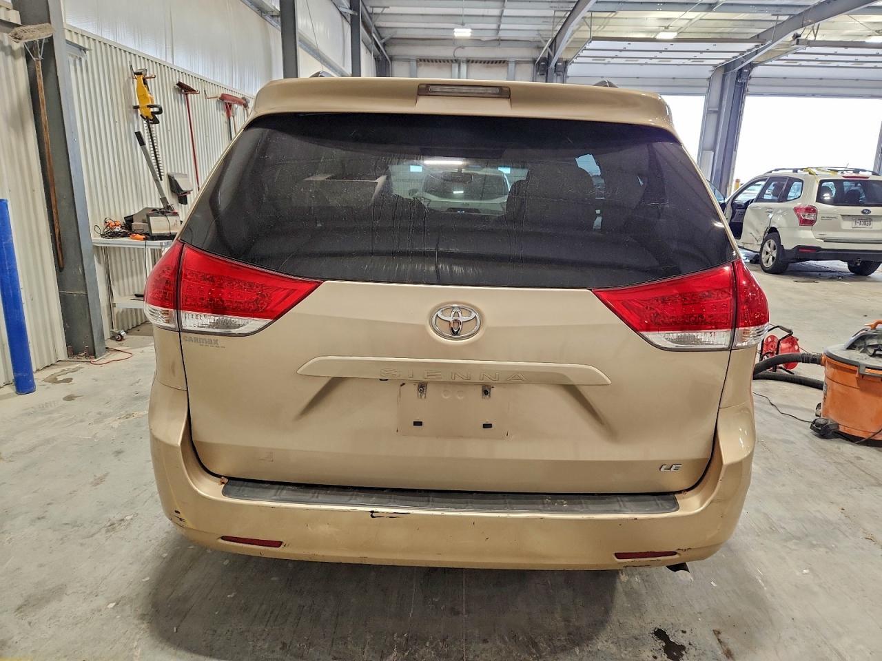 2014 Toyota Sienna Le - Фото 6