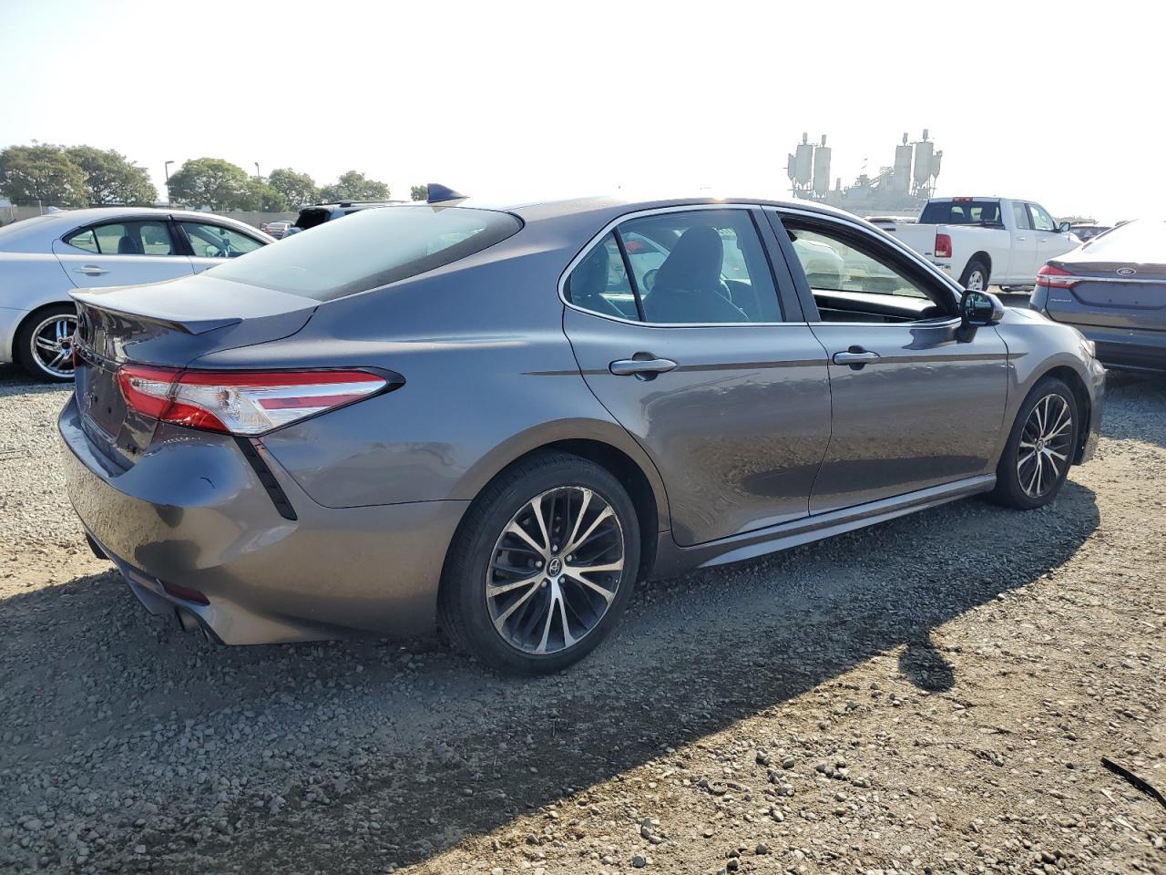 2020 Toyota Camry Se - Image 3
