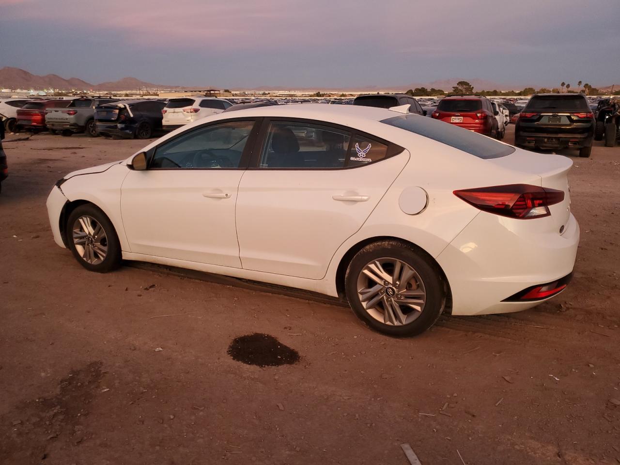 2019 Hyundai Elantra Sel - Image 2