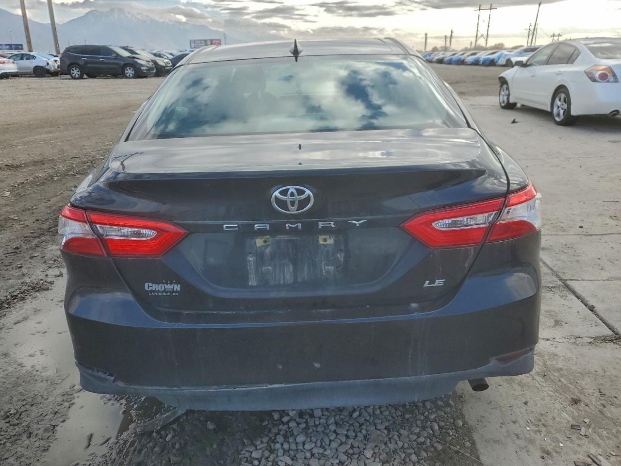 2020 Toyota Camry Le - Фото 6