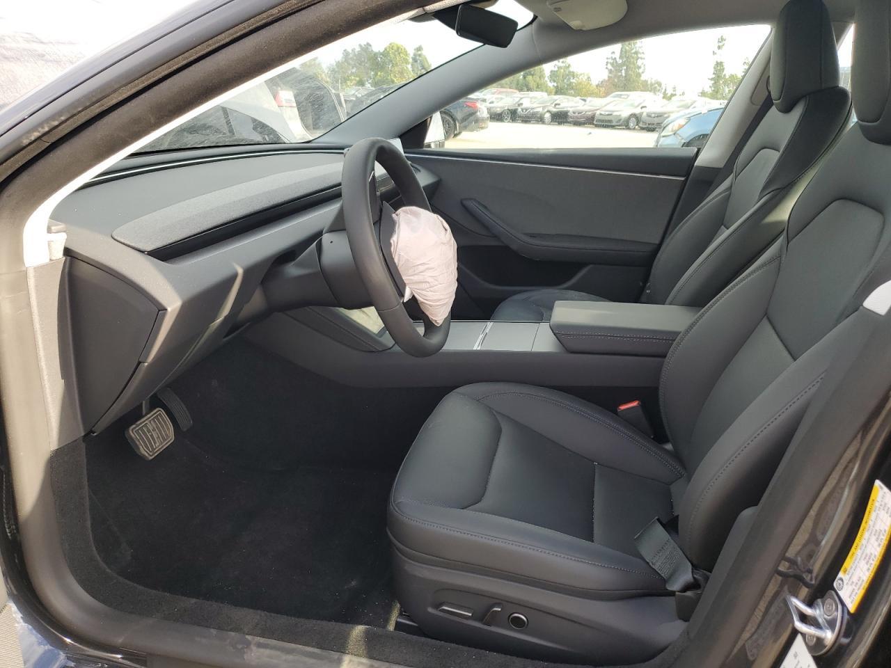 2025 Tesla Model 3 - Фото 7