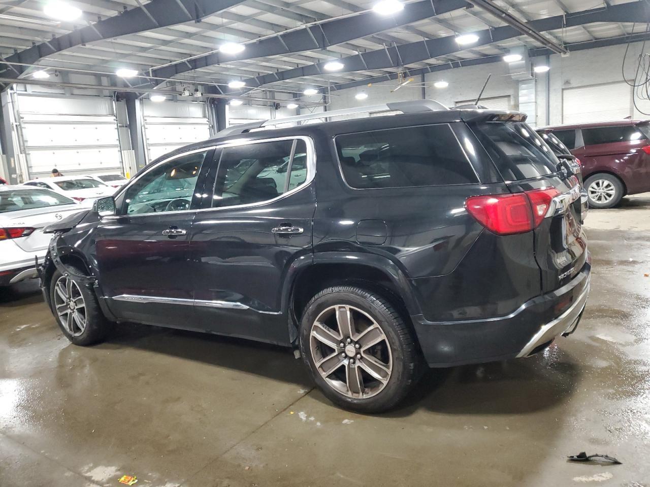 2017 GMC Acadia Denali - Фото 2