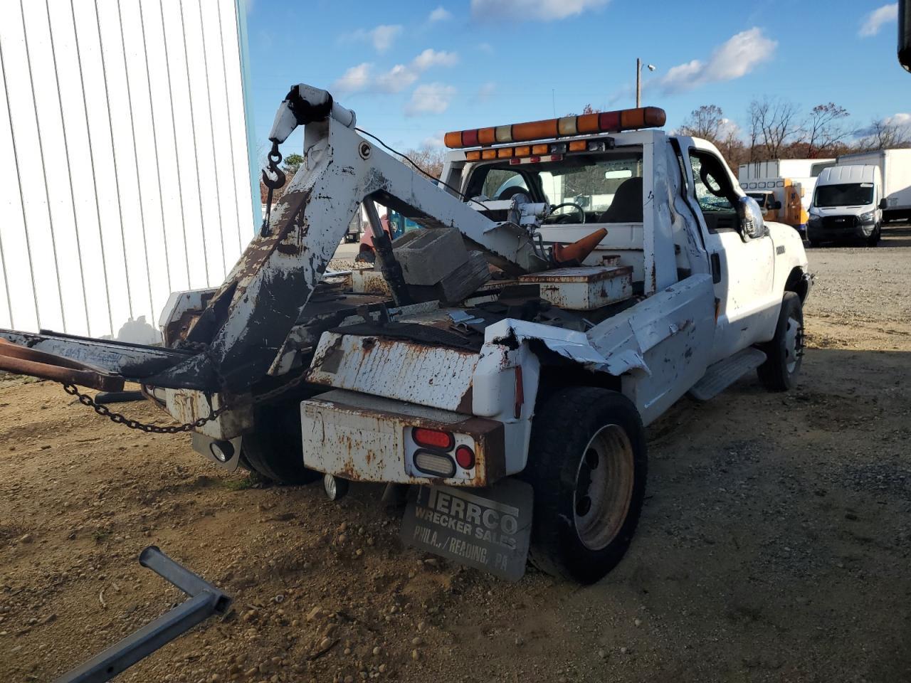 2003 Ford F450 Super Duty - Image 3