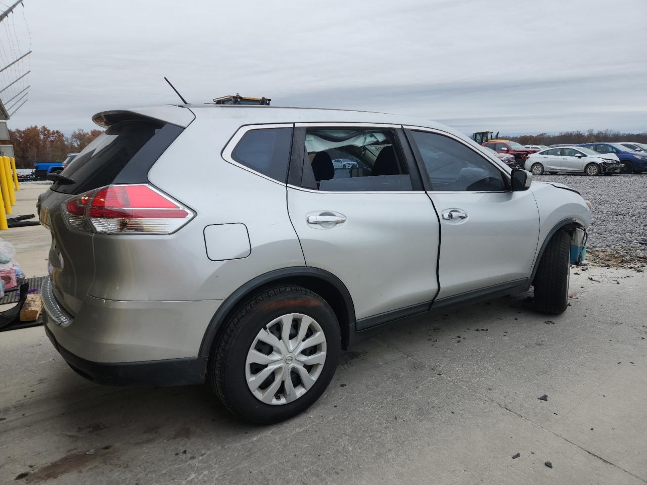 2015 Nissan Rogue S - Фото 3