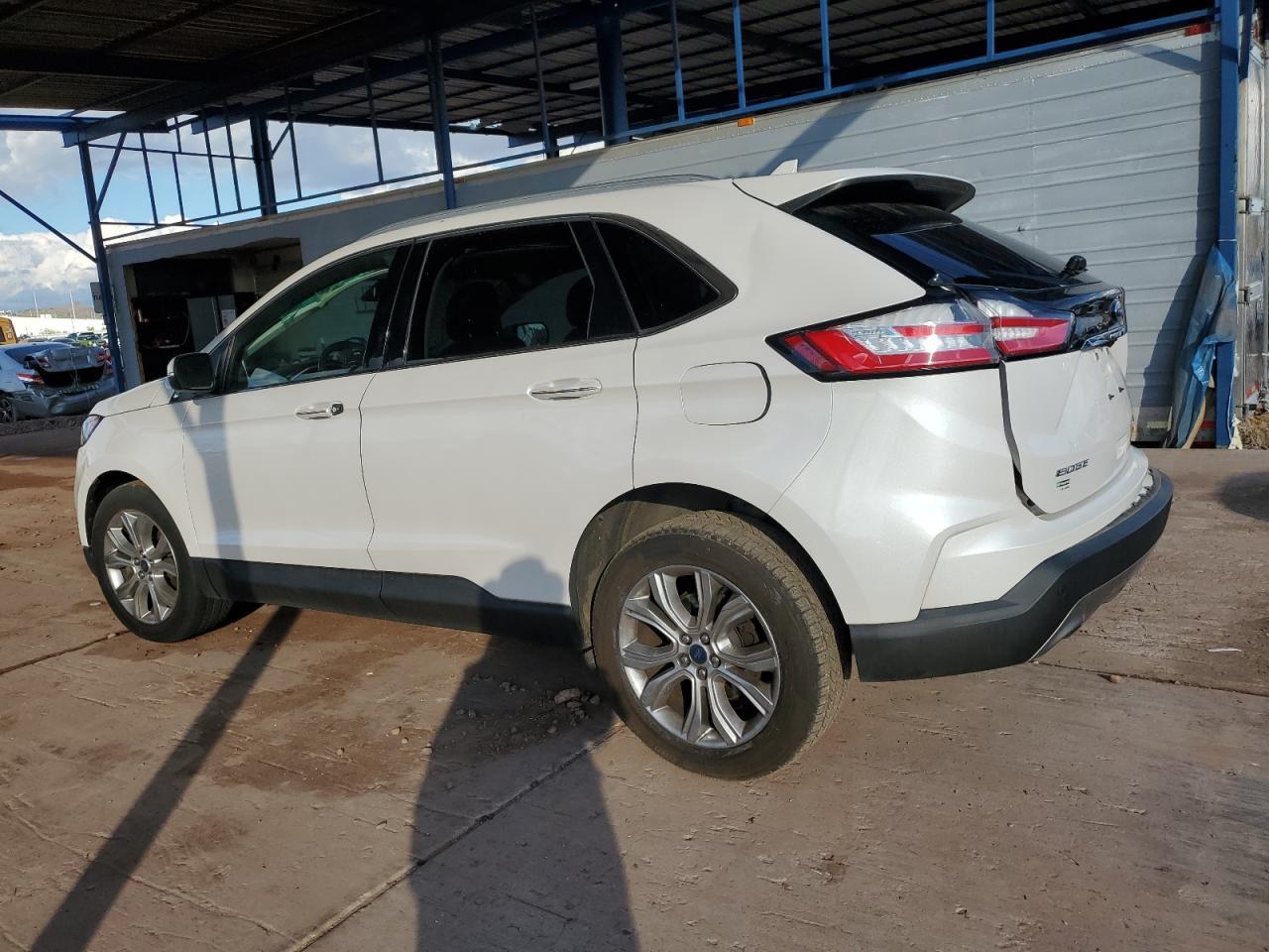 2019 Ford Edge Titanium - Image 2