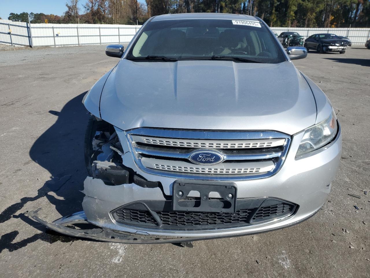 2010 Ford Taurus Limited - Image 5