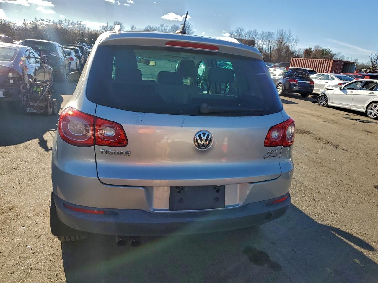 2011 Volkswagen Tiguan S - Фото 6