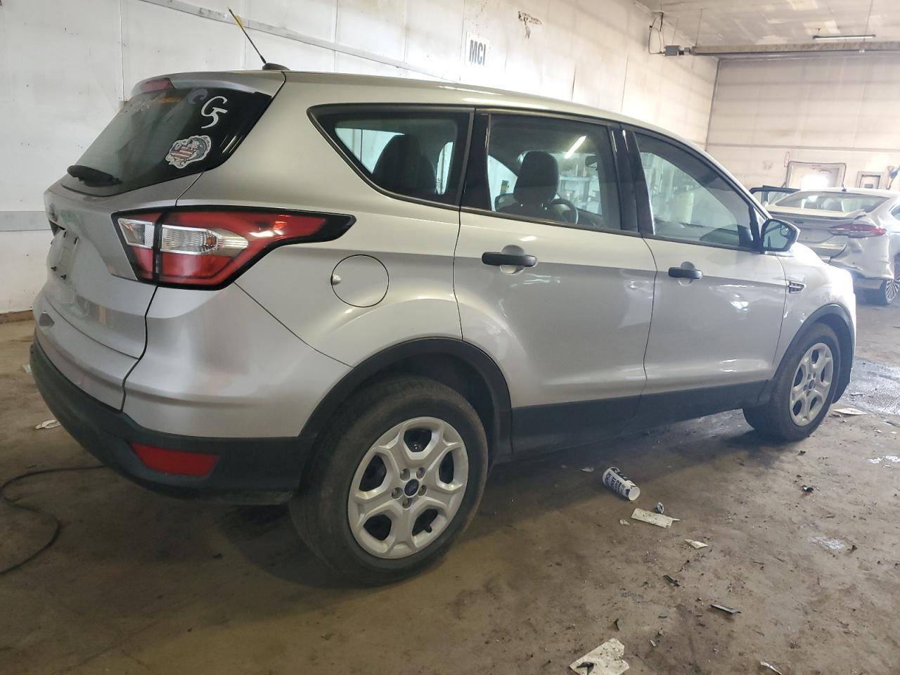 2018 Ford Escape S - Фото 3
