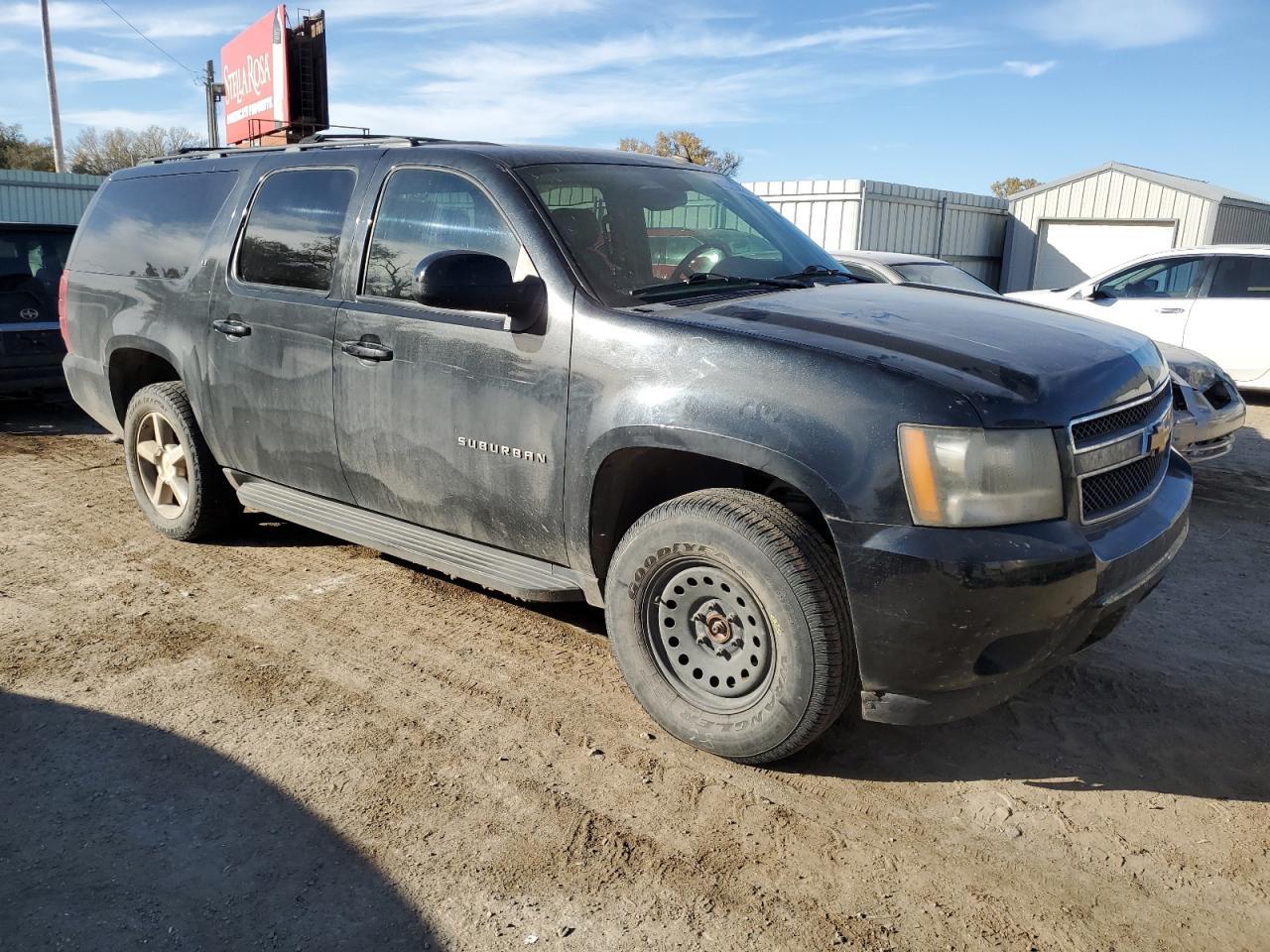 2010 Chevrolet Suburban K1500 Lt - Image 4