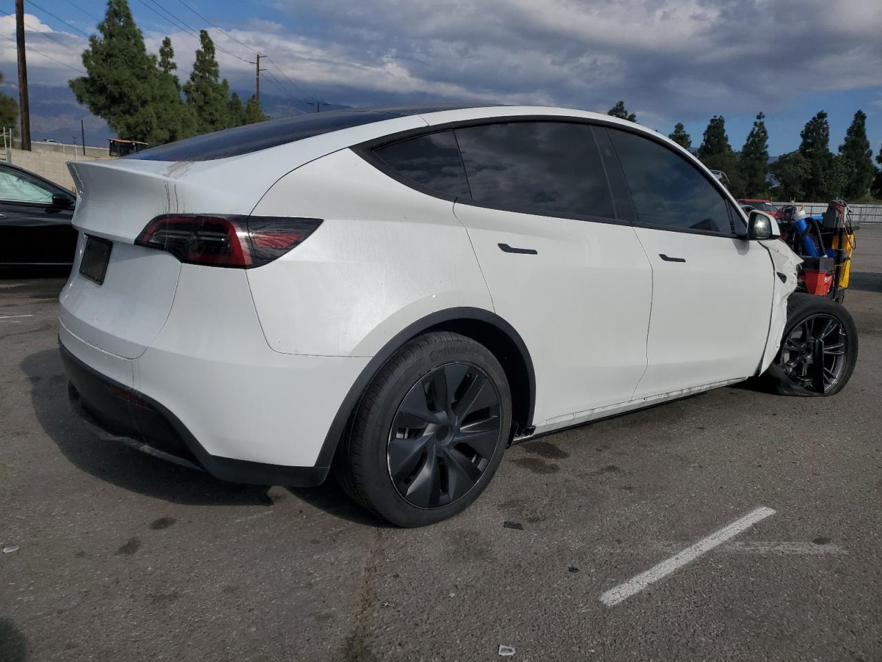 2024 Tesla Model Y - Фото 3