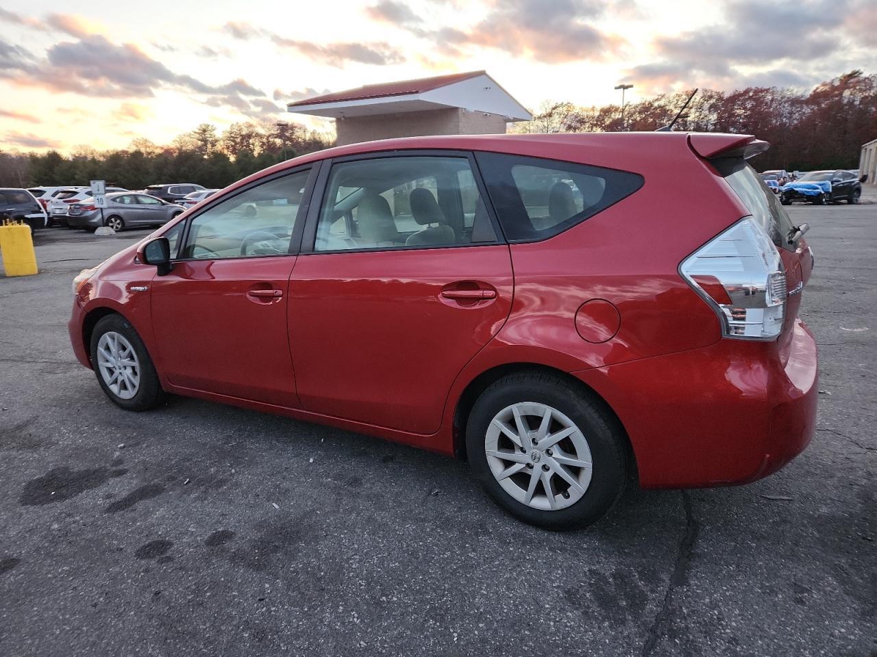 2012 Toyota Prius V - Фото 2
