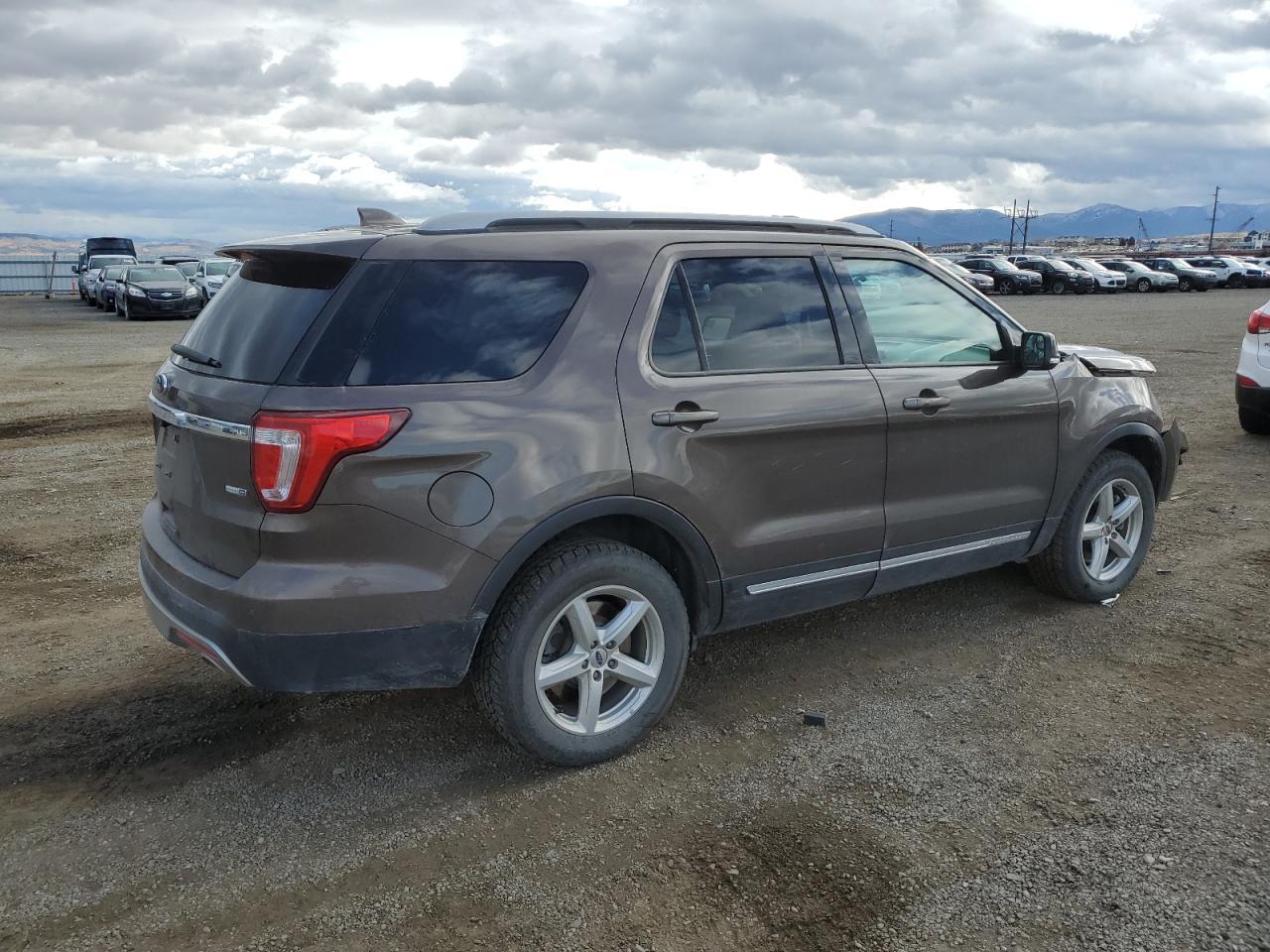 2016 Ford Explorer Xlt - Image 3