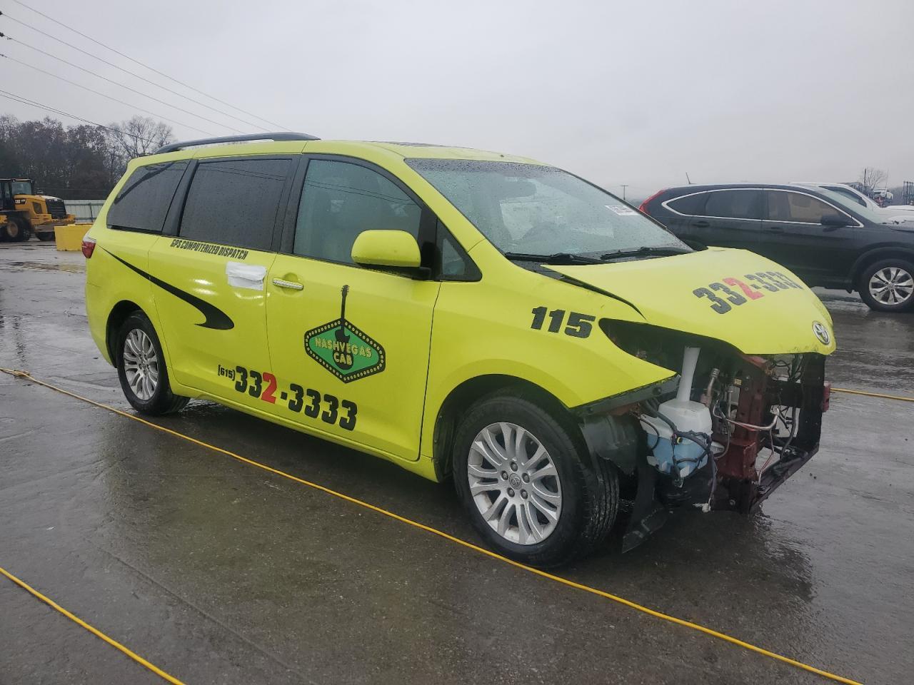 2016 Toyota Sienna Xle - Фото 4