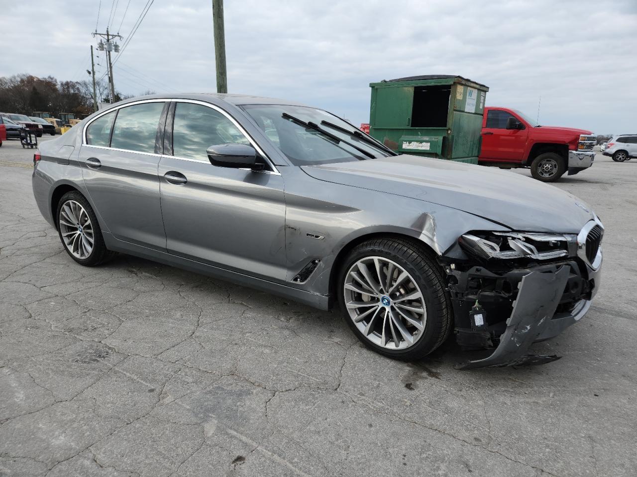 2023 BMW 530E - Image 4