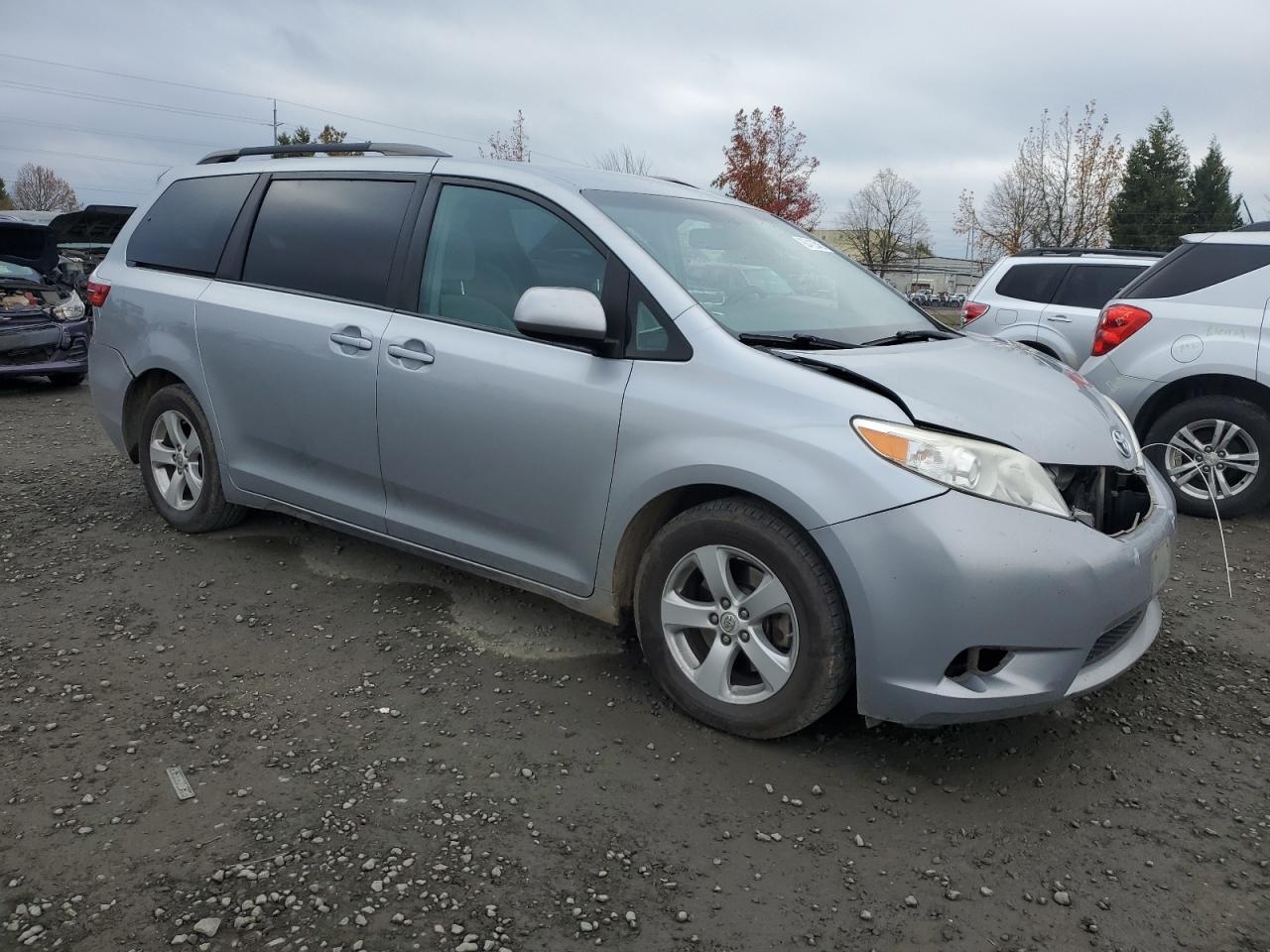 2017 Toyota Sienna Le - Image 4