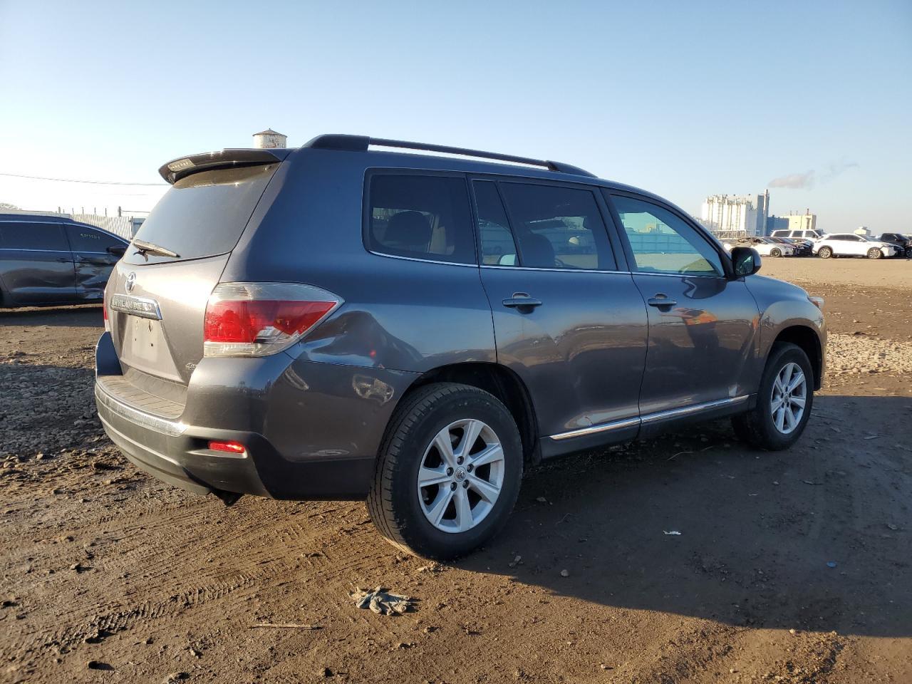 2013 Toyota Highlander Base - Фото 3