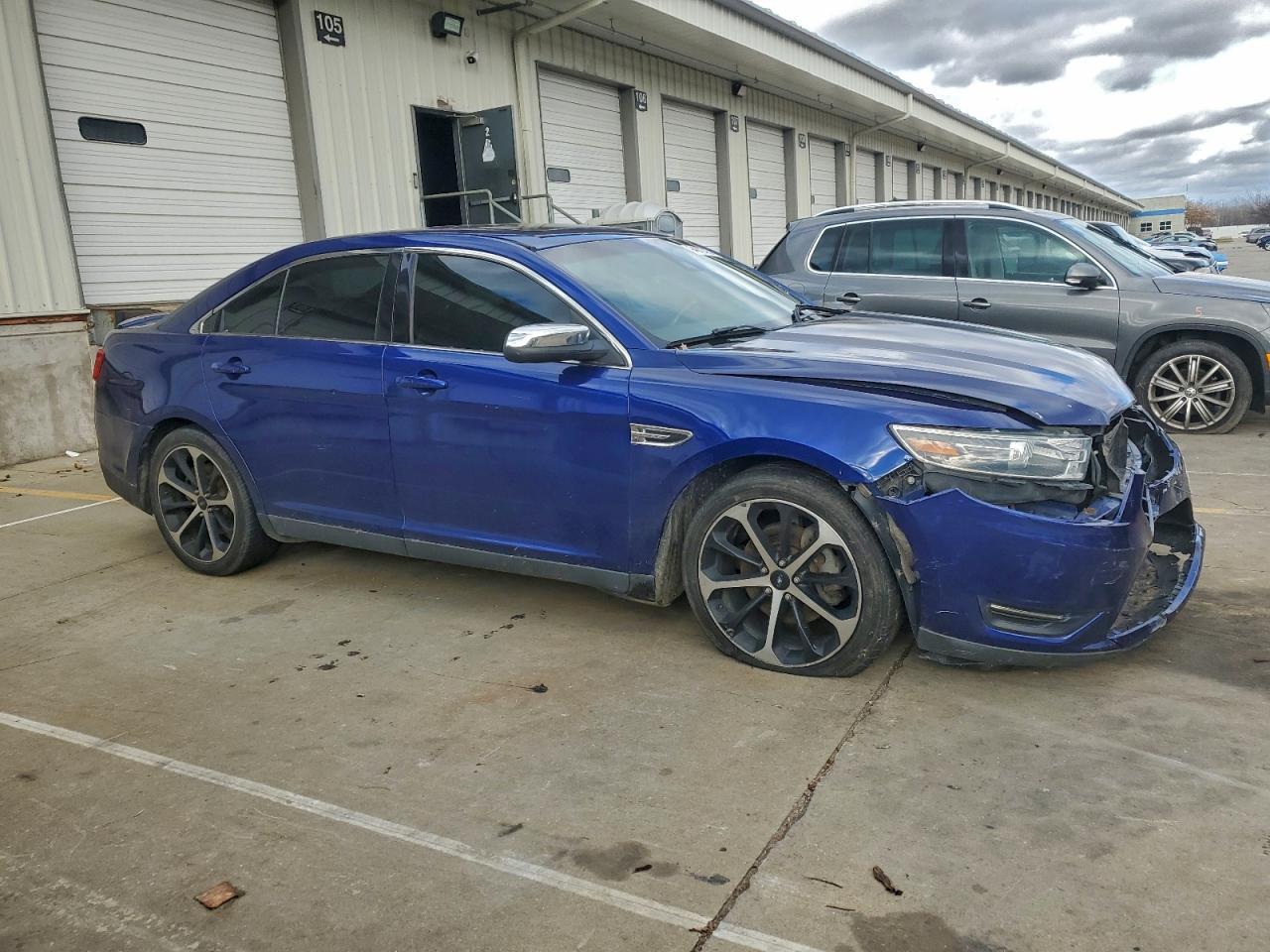 2015 Ford Taurus Limited - Image 4