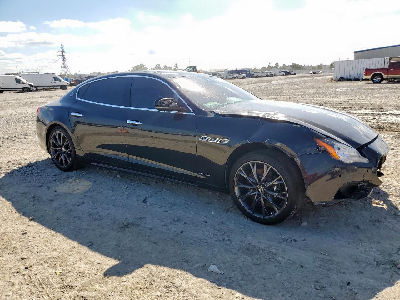 2017 Maserati Quattroporte S - Фото 4