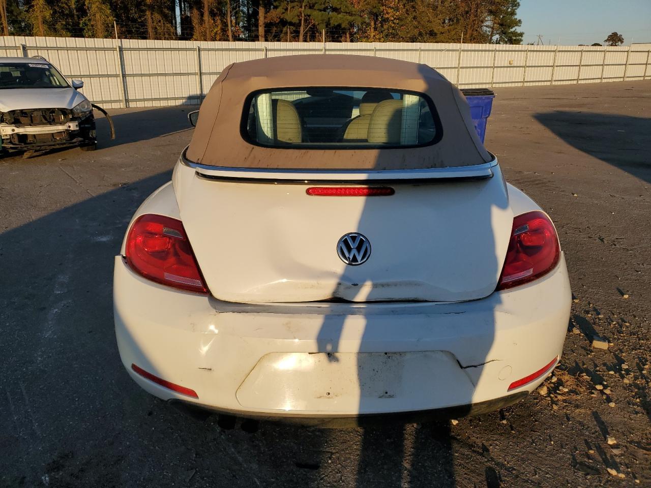 2015 Volkswagen Beetle 1.8T - Фото 6
