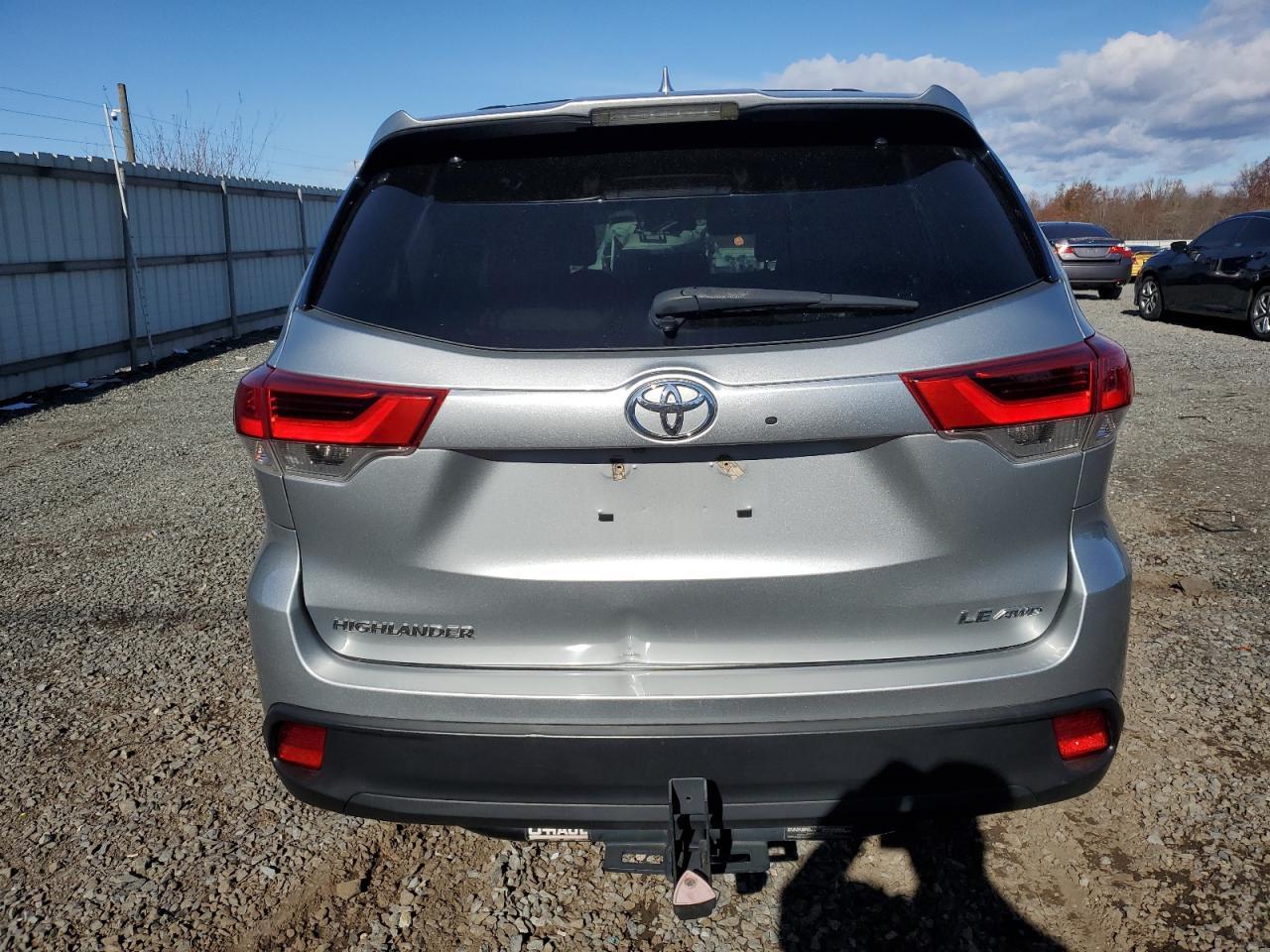 2017 Toyota Highlander Le - Image 6