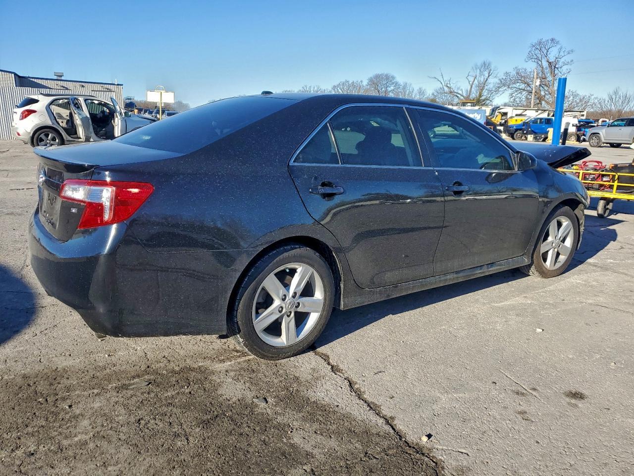 2012 Toyota Camry Base - Фото 3