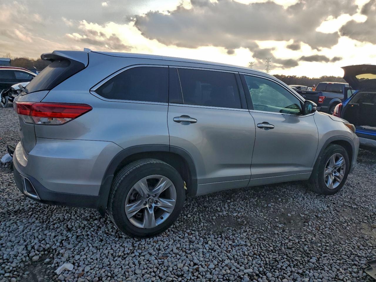 2018 Toyota Highlander Limited - Фото 3